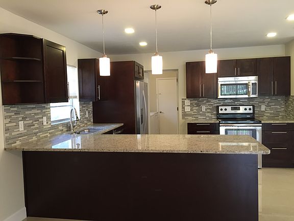 4th image of 16306 Norwood Dr