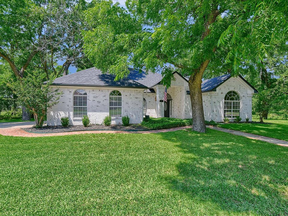 1st image of 110 Park Ln