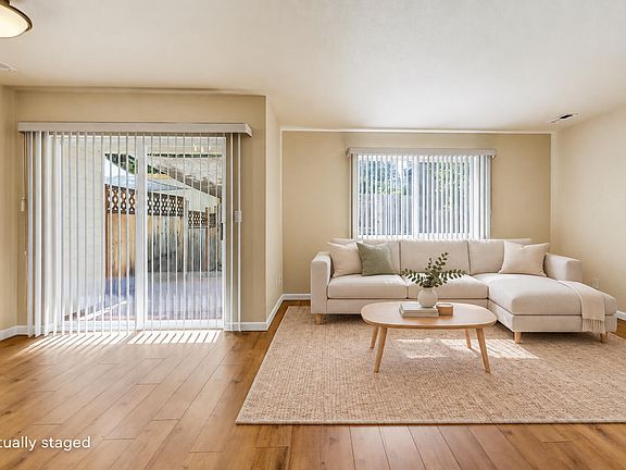 4th image of 469 Tulipan Way