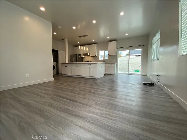 1653 W Chateau Pl #B — Photo 2