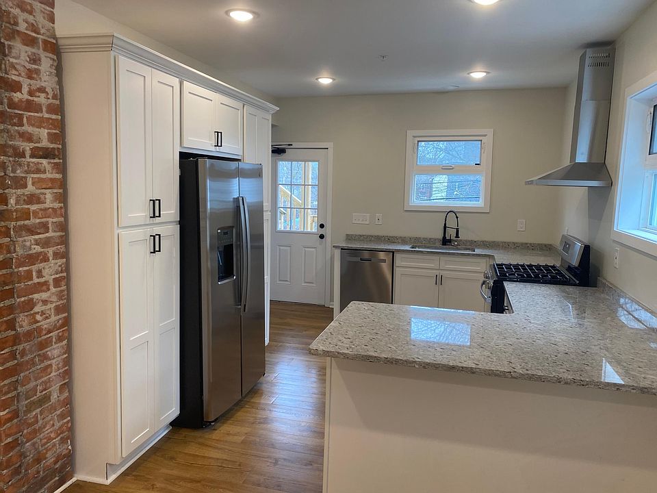 1st image of 391 Forest Ave #2