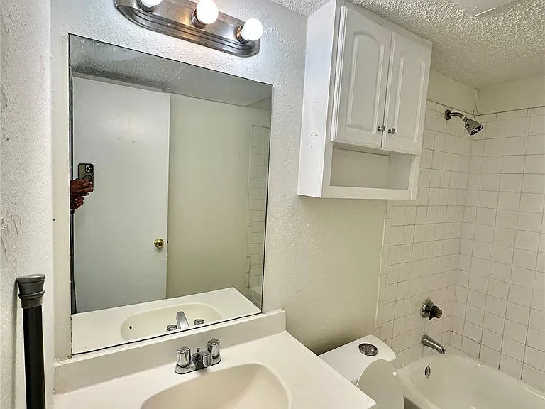 4322 Gillis St #105 — Photo 18