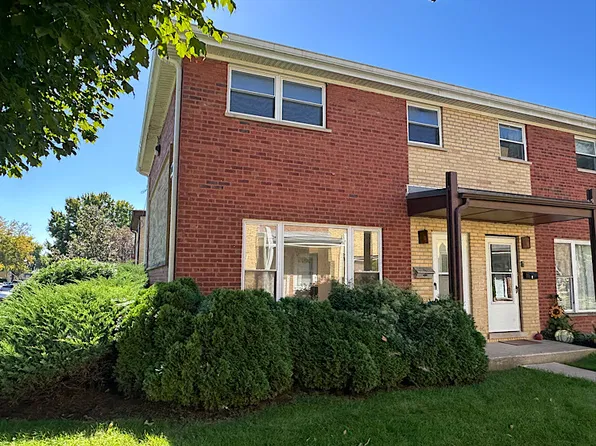 218 Linn Ct APT A, North Aurora, IL 60542