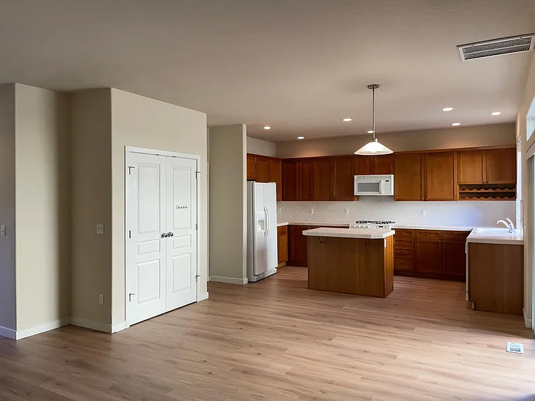 347 NW 207th Ave — Photo 9