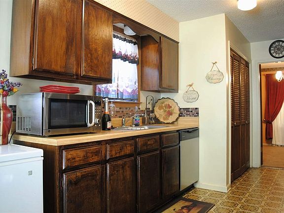 4th image of 7033 Rose Trail Dr