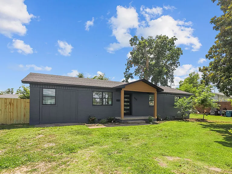 809 Carson Dr — Photo 29