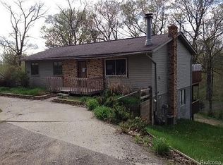 11040 Patterson Lake Dr, Pinckney, MI 48169