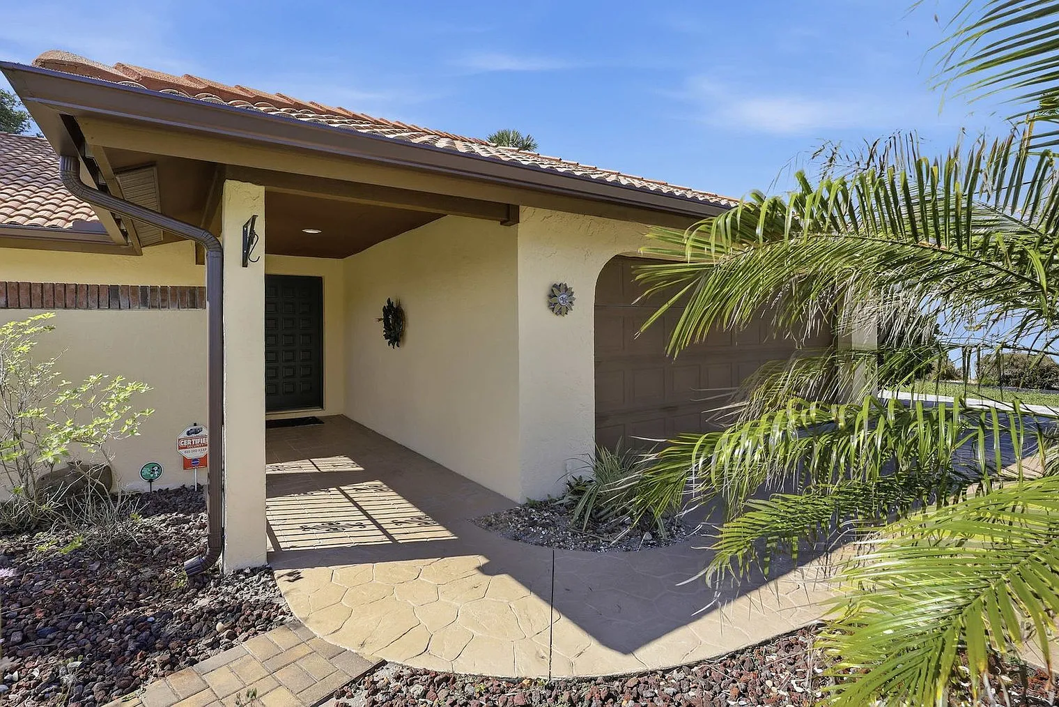 3 bed, 2.0 bath, 2098 sqft, $4,536 — Photo 4