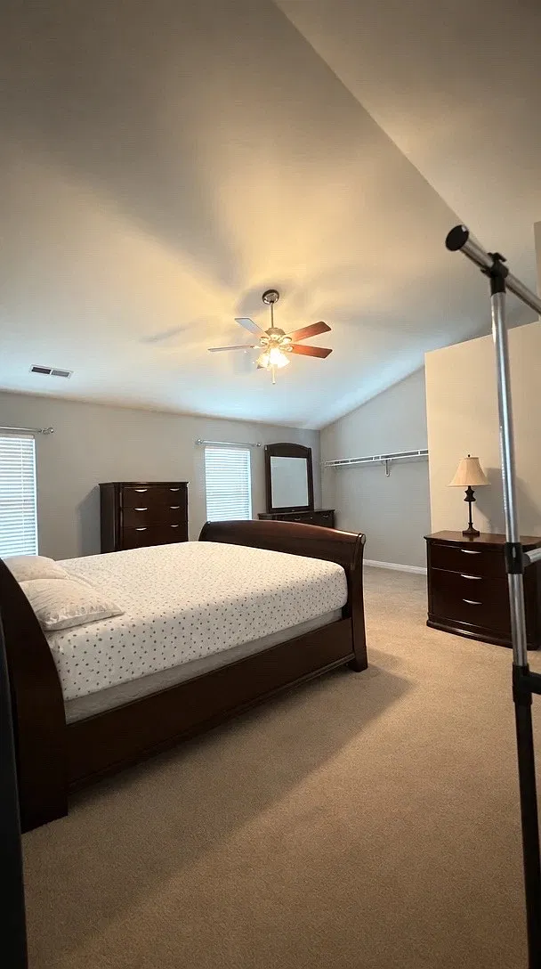 4 bed, 2.5 bath, 3500 sqft, $3,290 — Photo 3
