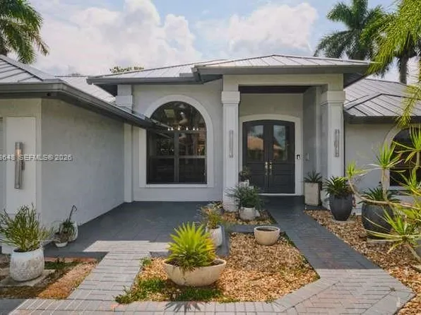 28505 Sombrero Dr, Bonita Springs, FL 34135