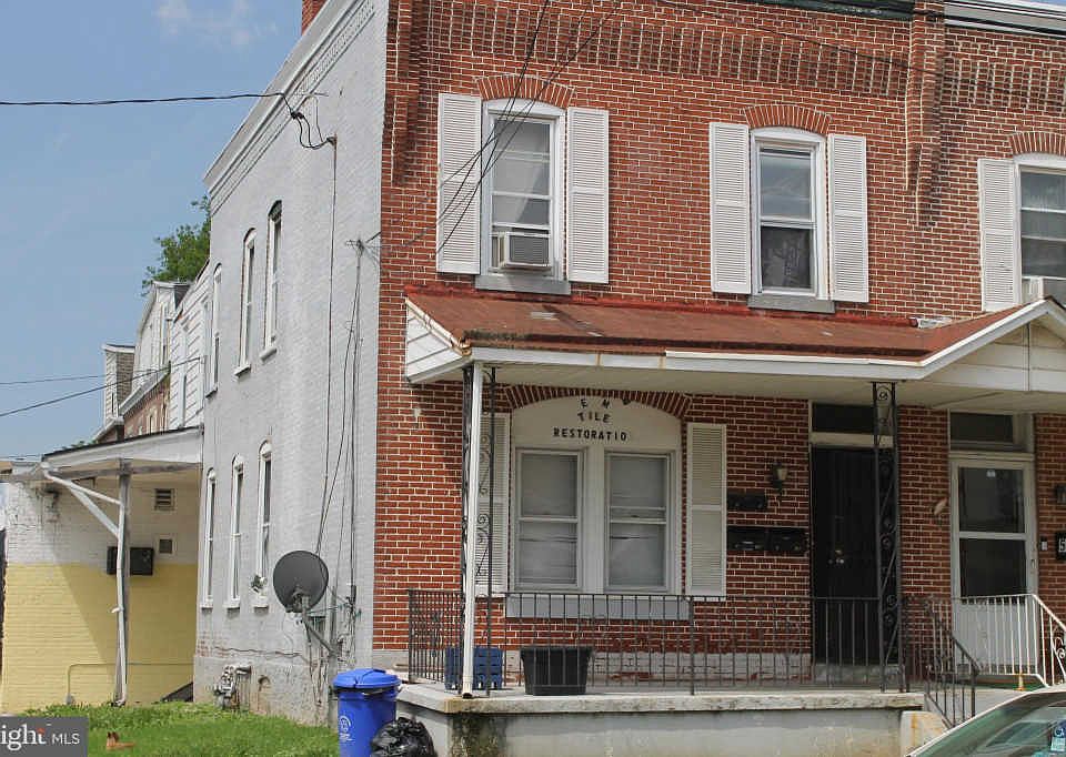 2nd image of 500 Parker St