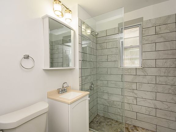 3rd image of 1928 W Henderson St #G