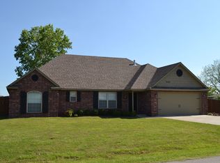 9282 E Maple Ln, Claremore, OK 74019