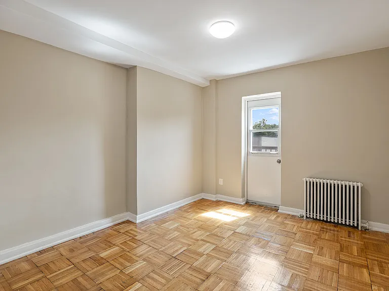 2890 Saint Clair Ave E — Photo 16