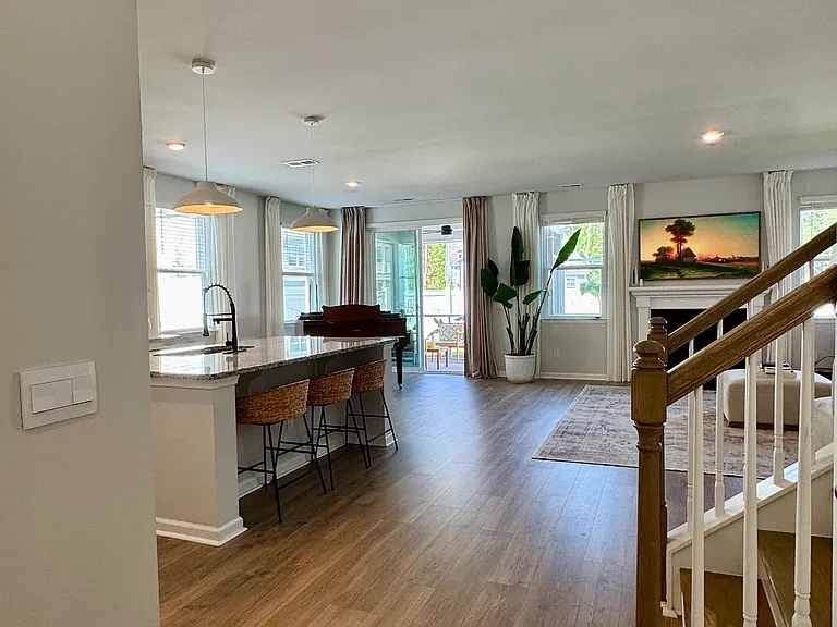 340 Dickerson Ln — Photo 5