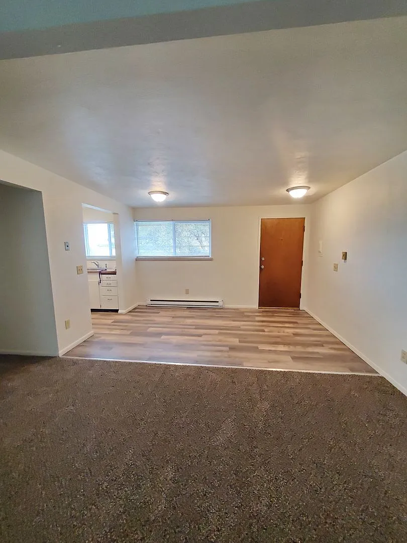 624 E Nelson Road — Photo 3