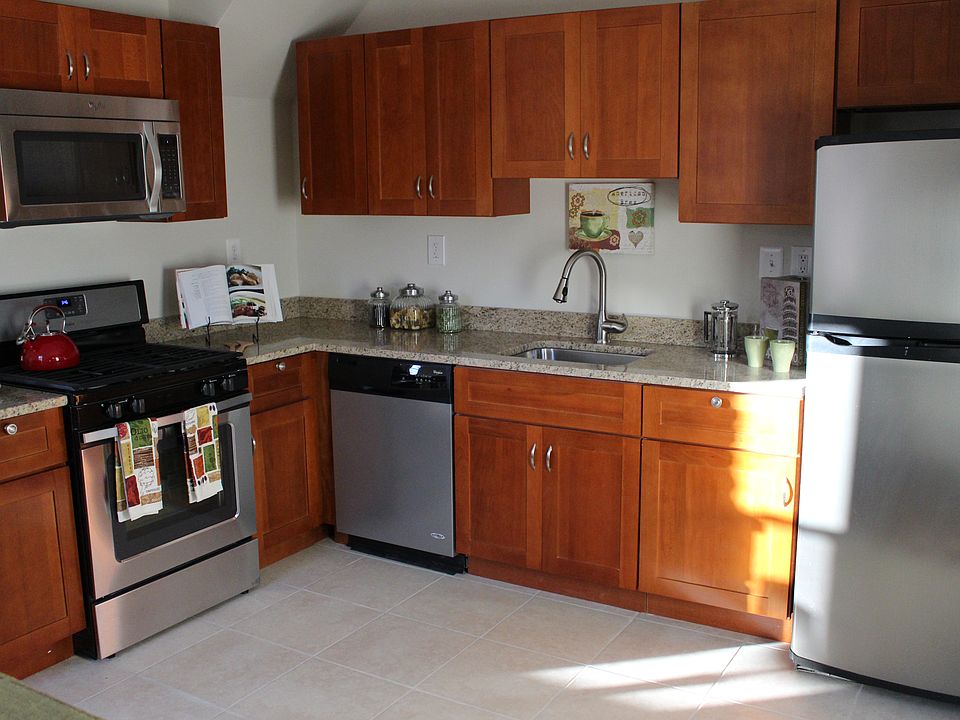 2nd image of 415 20th St NE