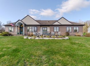 1 Autumn View Dr, Hadley, MA 01035