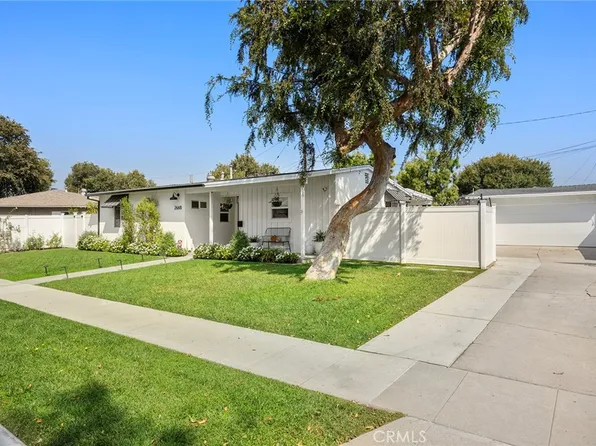 2668 Vuelta Grande Ave, Long Beach, CA 90815