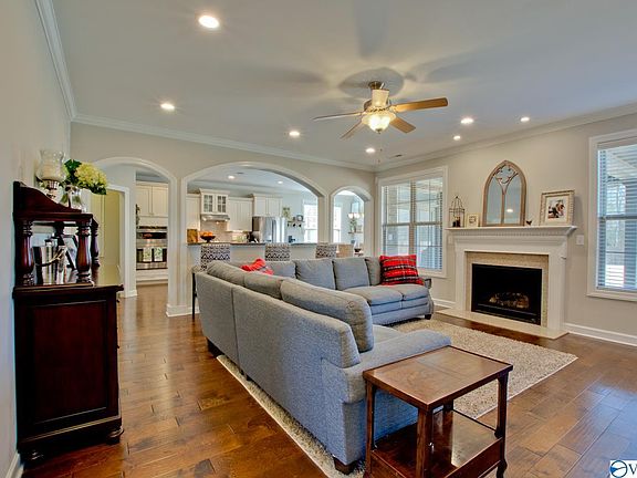 2nd image of 4501 Holloway Cir