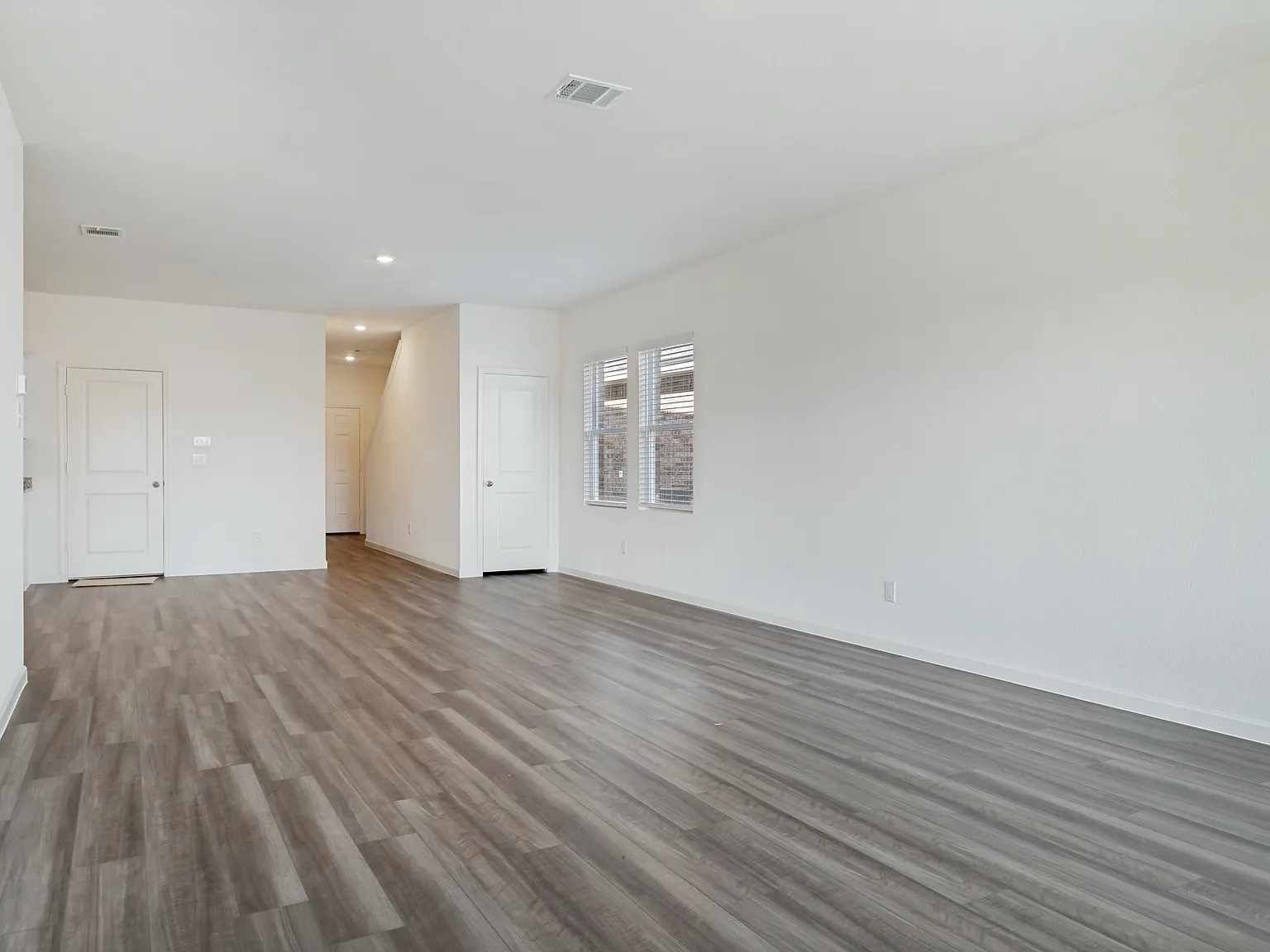 5 bed, 2609 sqft, $2,600 — Photo 4