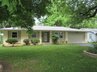 1227 S Meadowview Ave, Springfield, MO 65804