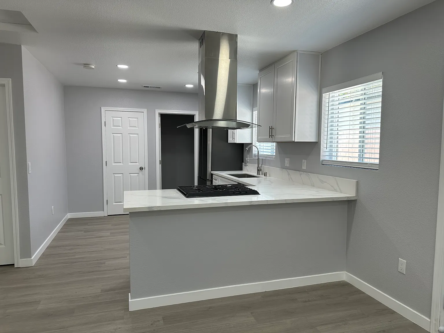 2 bed, 1013 sqft, $3,100 — Photo 4