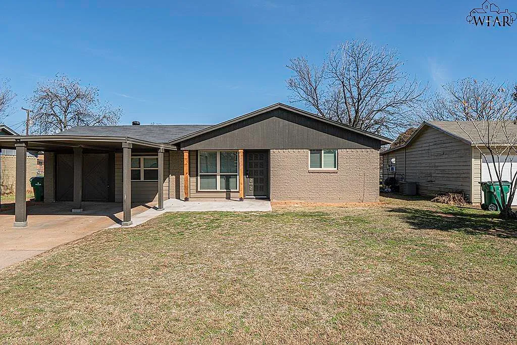 4 bed, 1.5 bath, 1467 sqft, $1,650 — Photo 1