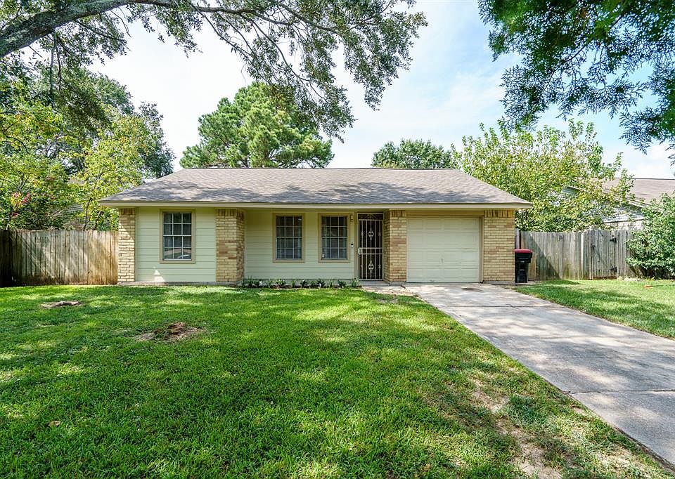 Charming one story home located in Northwest Houston in the established neighborhood of Tallow Wood.