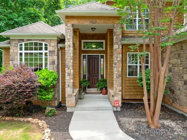 8820 Crosstimbers Dr, Charlotte, NC 28215
