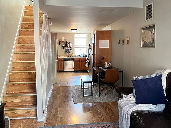 4th image of 136 N Curley St #1