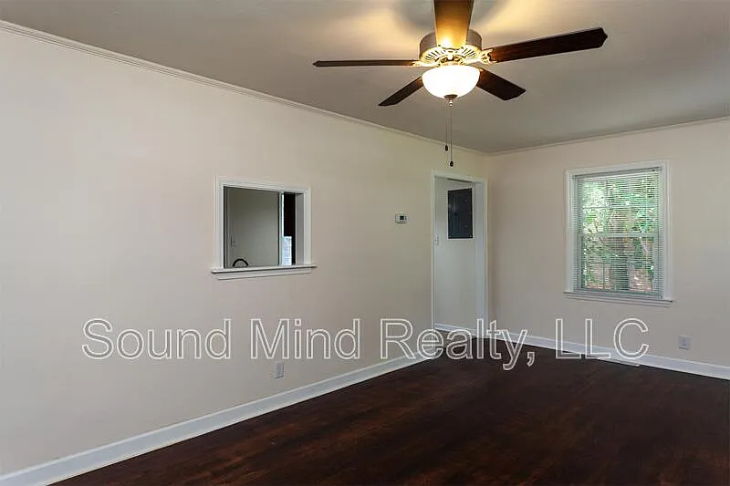 2 bed, 1.0 bath, 969 sqft, $1,425 — Photo 4