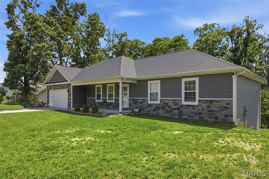 4 bed, 3.0 bath, 2300 sqft, $2,625 — Photo 4