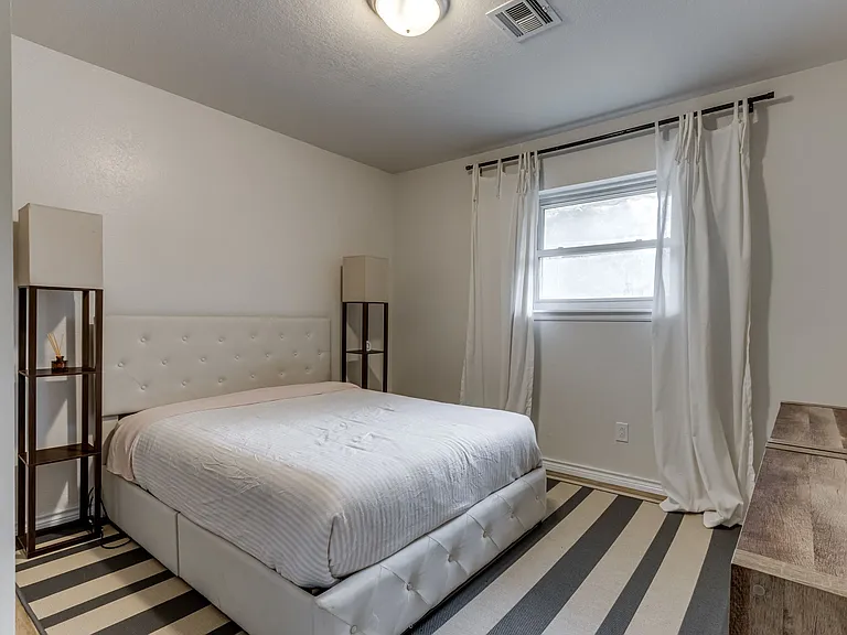 1828 Burnt Oak St — Photo 7