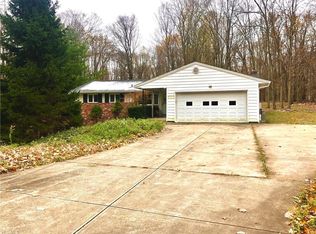 8807 Ranch Dr, Chesterland, OH 44026