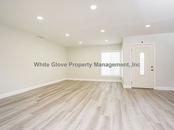 4th image of 330 W Knepp Ave