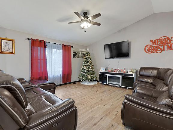 3rd image of 4620 Parkview Dr