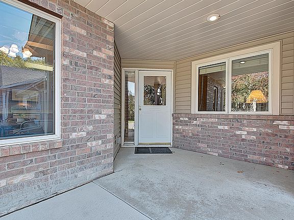 3rd image of 934 Stratford Ln W #934