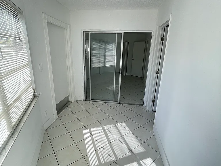 7200 NW 77th St — Photo 30