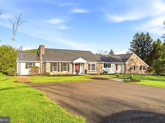 3rd image of 2585 Pruss Hill Rd
