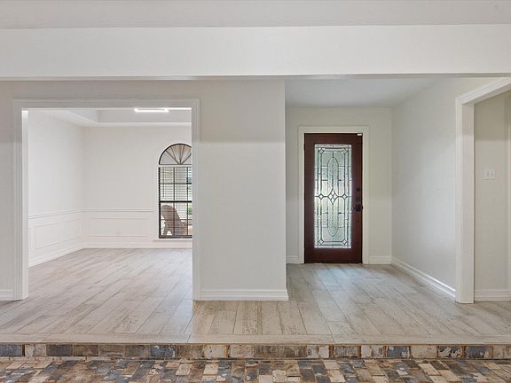 3rd image of 109 White Sands Dr