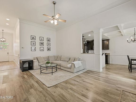 5th image of 566 Hillside Ln