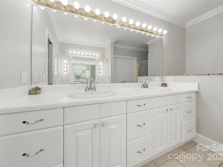 2545 Rea Rd — Photo 12