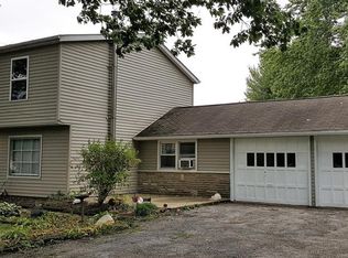 12833 Saint James Dr, Mantua, OH 44255