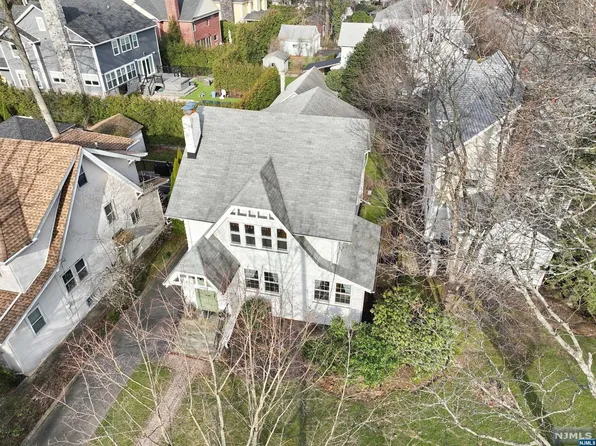 128 Glenwood Ave, Leonia, NJ 07605