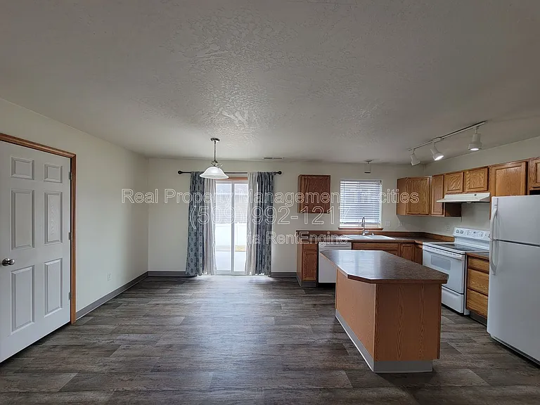 6321 Thistledown Dr — Photo 4