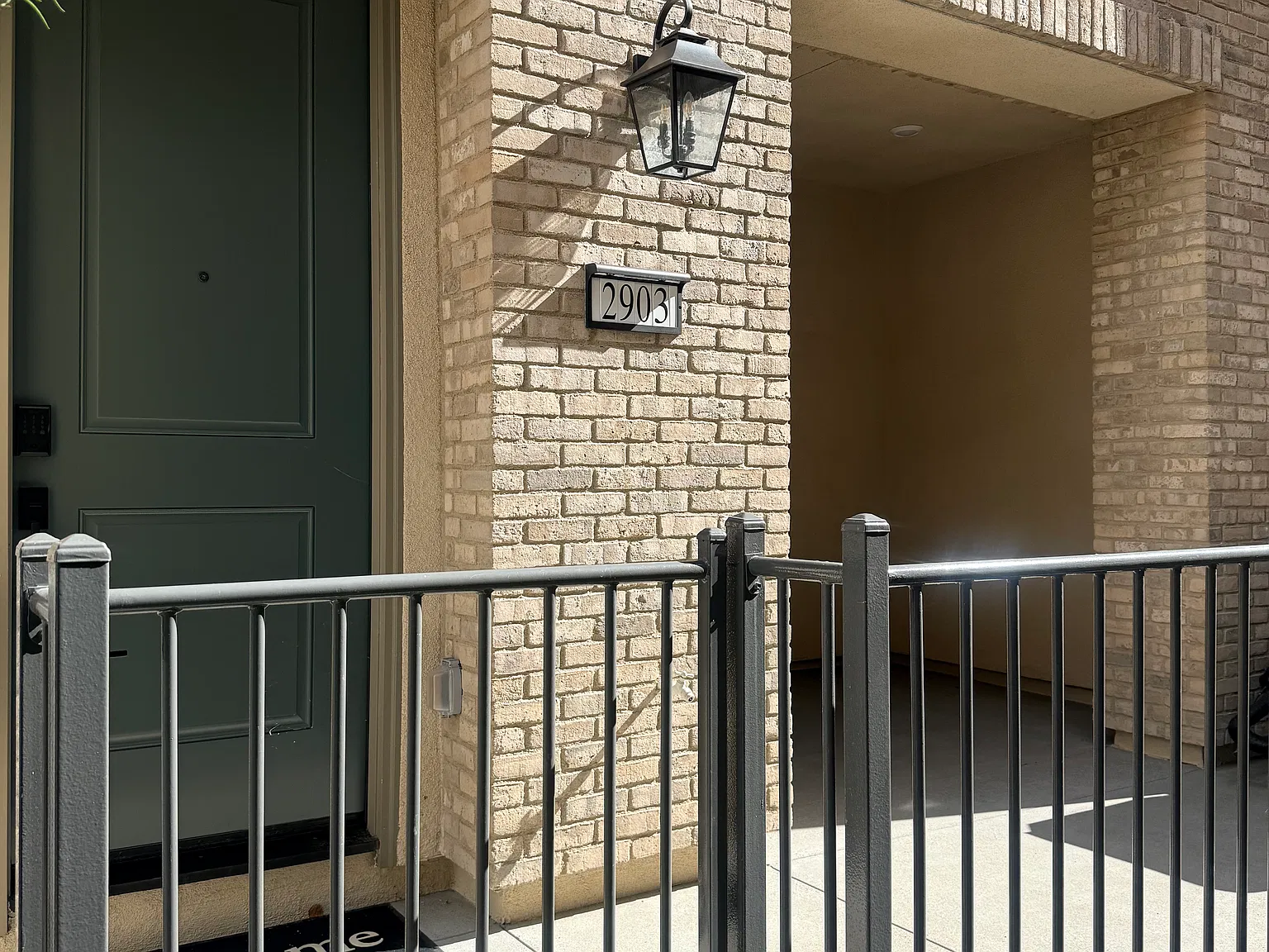 4 bed, 1704 sqft, $4,395 — Photo 3