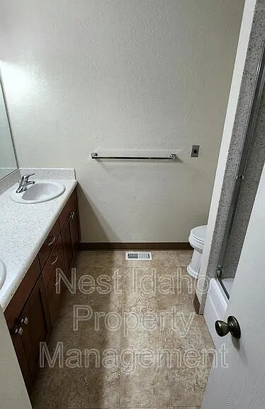 1377 E Wright St — Photo 11