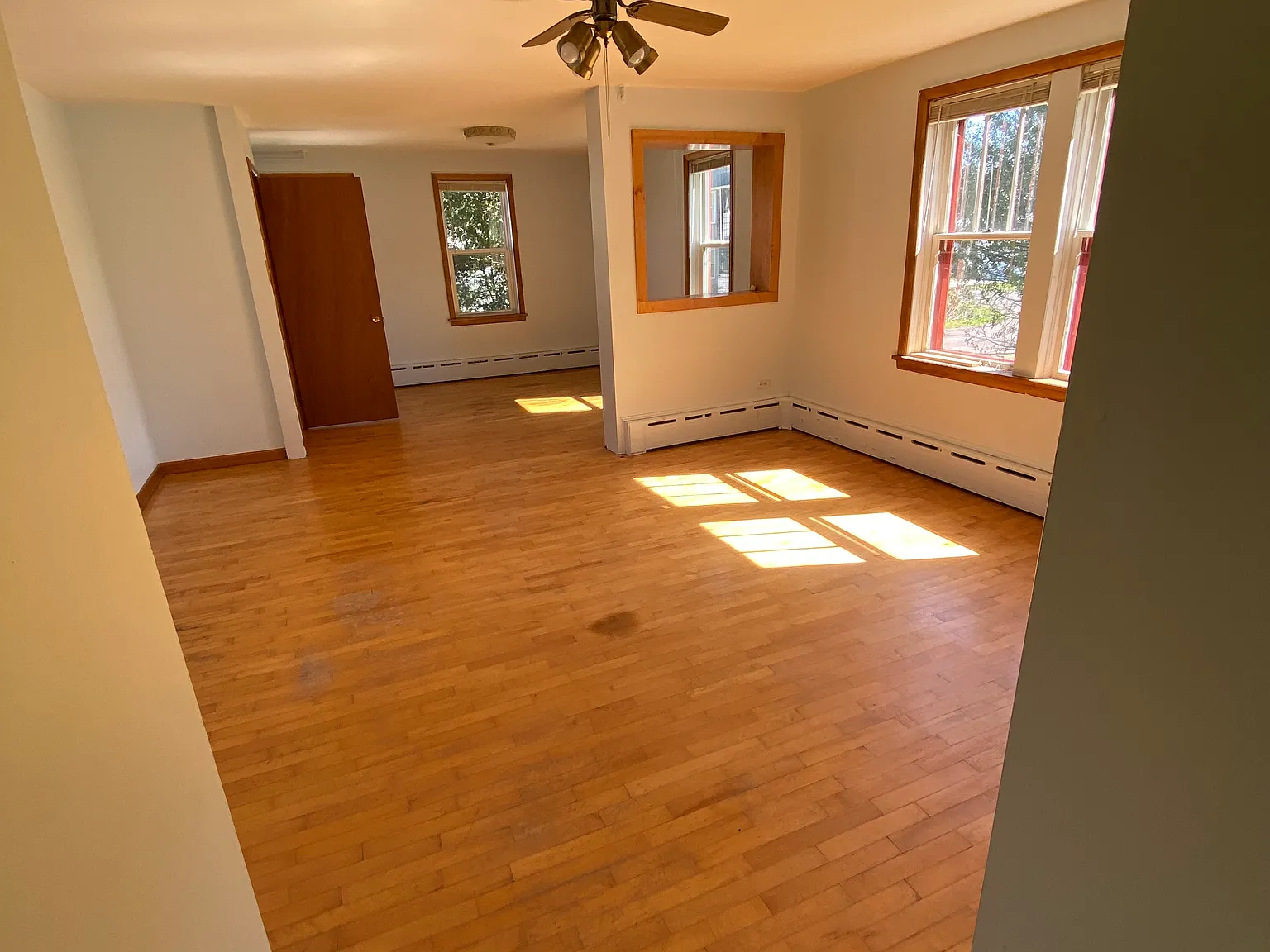 3 bed, 1400 sqft, $750 — Photo 2