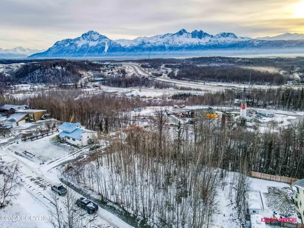 1041 S Serrano Dr, Wasilla, AK 99654